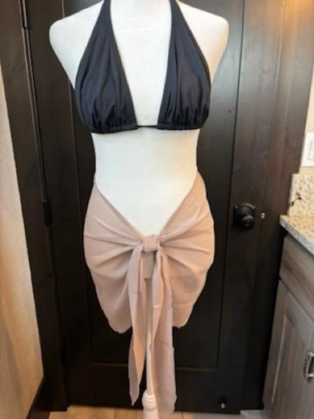 Swim Sarong
NWT
color TAUPE
size medium
Coconut Buckle Included - Picture 5 of 6